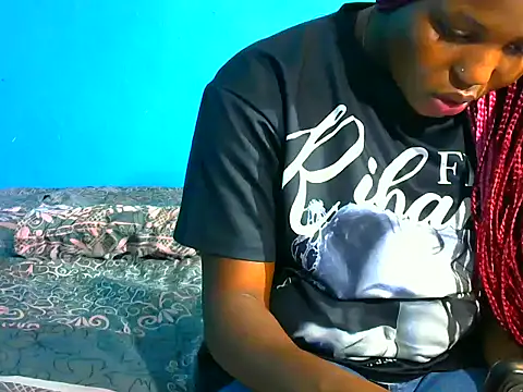 SweetHoney21  online show from 12/20/25, 07:54