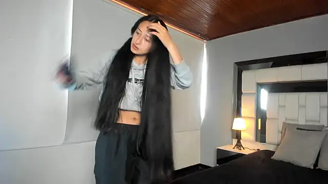 Snapshot of Adhara7 chatting on 11/19/25, 07:58 Adhara7 online show from 11/19/25, 07:58