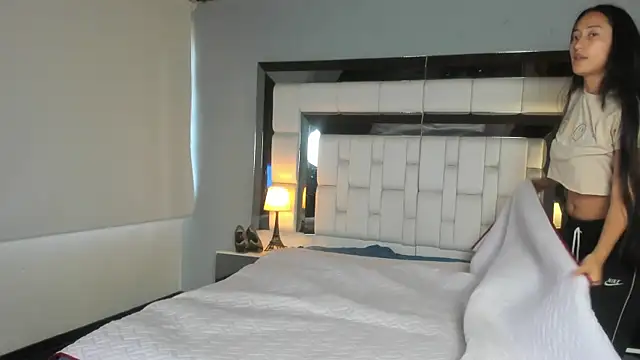 Snapshot of Adhara7 chatting on 11/21/25, 08:29 Adhara7 online show from 11/21/25, 08:29