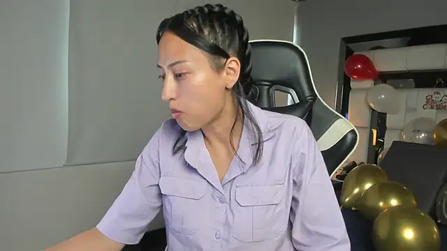 Snapshot of Adhara7 chatting on 12/17/25, 09:10 Adhara7 online show from 12/17/25, 09:10