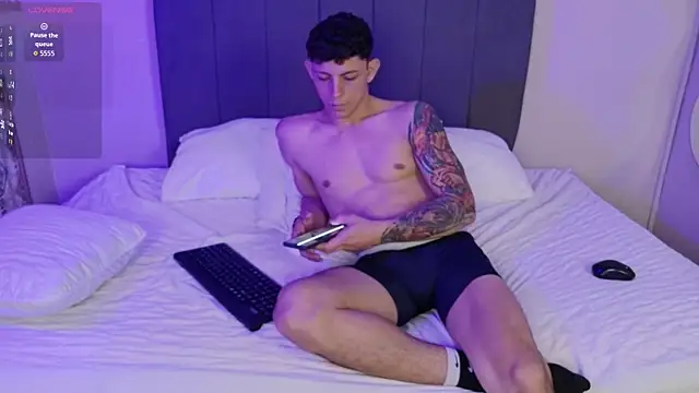 Snapshot of Ludoziel_ chatting on 04/24/26, 02:25 Ludoziel online show from 04/24/26, 02:25