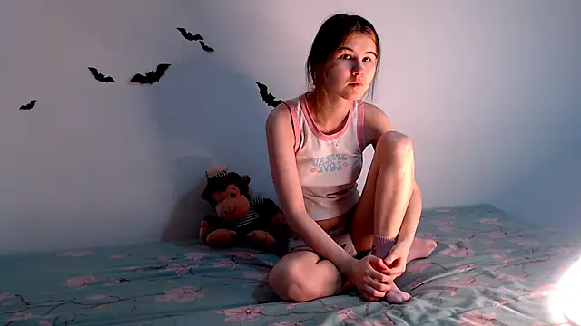 Snapshot of litle_owl chatting on 10/14/25, 10:10 litle owl online show from 10/14/25, 10:10