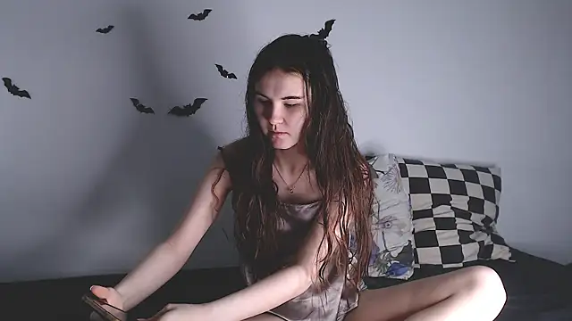 Snapshot of litle_owl chatting on 11/23/25, 01:11 litle owl online show from 11/23/25, 01:11