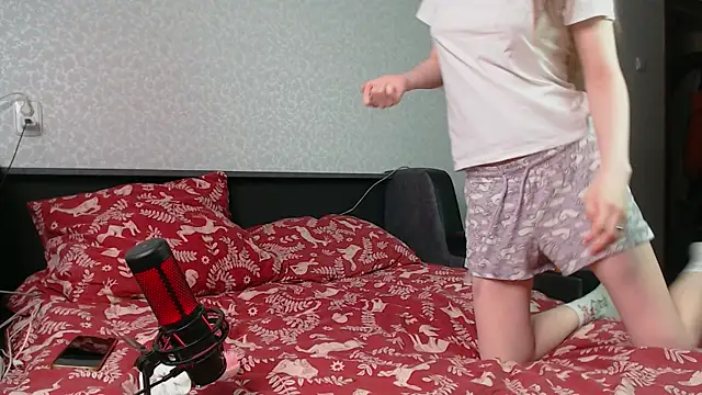 Snapshot of litle_owl chatting on 04/25/26, 03:09 litle owl online show from 04/25/26, 03:09