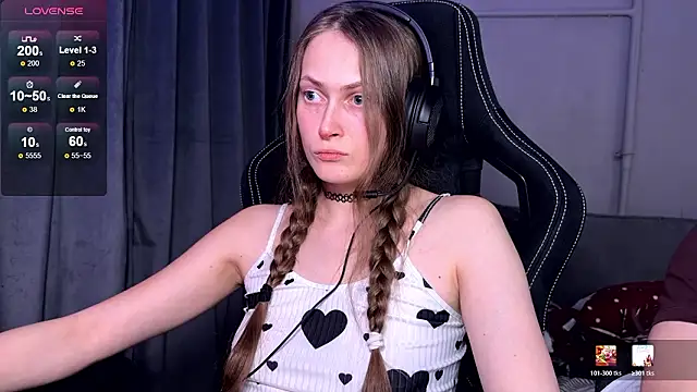 Snapshot of cutemilana_sexwife chatting on 02/04/26, 09:20 cutemilana sexwife online show from 02/04/26, 09:20