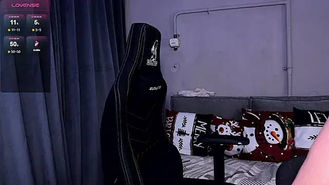 Snapshot of cutemilana_sexwife chatting on 02/11/26, 12:04 cutemilana sexwife online show from 02/11/26, 12:04