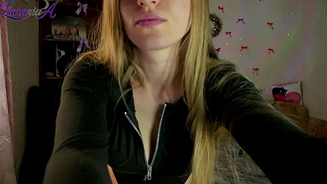 Snapshot of Luntryy chatting on 04/10/26, 09:25 Luntryy online show from 04/10/26, 09:25