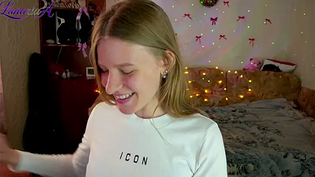 Snapshot of Luntryy chatting on 04/15/26, 08:32 Luntryy online show from 04/15/26, 08:32