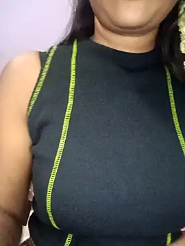 Snapshot of Tamil_kavinila chatting on 05/01/26, 05:28 Tamil kavinila online show from 05/01/26, 05:28