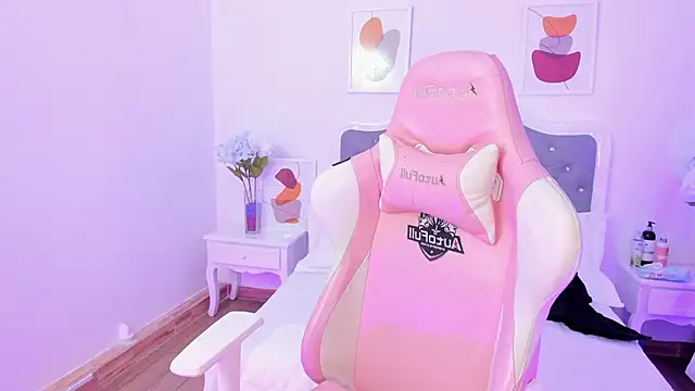 Shaleena  online show from 10/25/25, 08:25