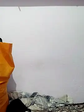 poojam93 online show from 10/28/25, 03:43