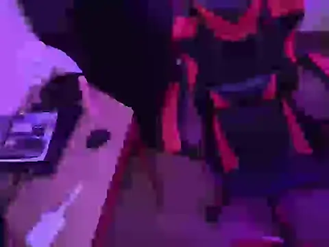 Snapshot of ChloeSnoww chatting on 09/30/25, 03:22 ChloeSnoww online show from 09/30/25, 03:22