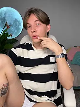 Snapshot of Robby_Manson chatting on 10/03/25, 01:08 Robby Manson online show from 10/03/25, 01:08