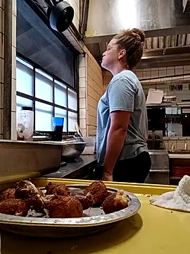 sarahkat86 online show from 09/18/25, 10:23