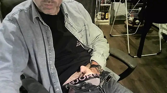 Chrisprngr online show from 10/06/25, 08:17