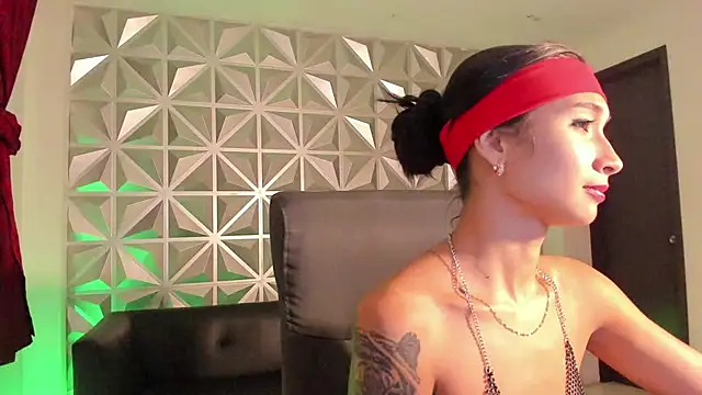 Snapshot of hellen_tease chatting on 09/10/25, 12:27 hellen tease online show from 09/10/25, 12:27