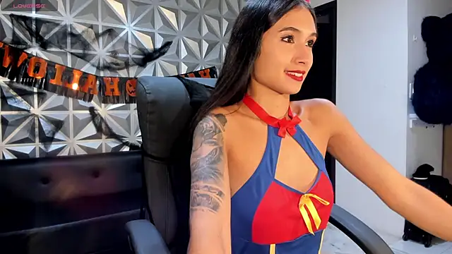 Snapshot of hellen_tease chatting on 10/29/25, 01:24 hellen tease online show from 10/29/25, 01:24