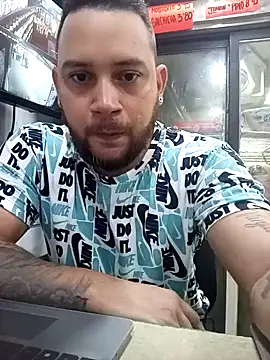 Snapshot of Catire10_ chatting on 10/23/25, 01:32 Catire10 online show from 10/23/25, 01:32