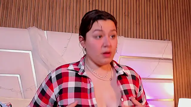 AdelaTaylor online show from 10/17/25, 01:57