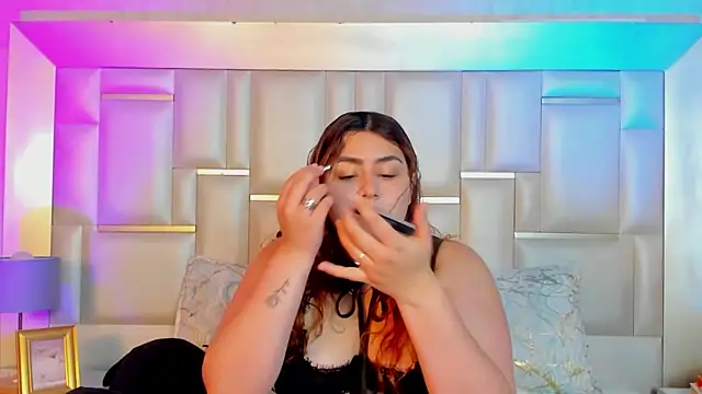 AdelaTaylor online show from 11/22/25, 11:53