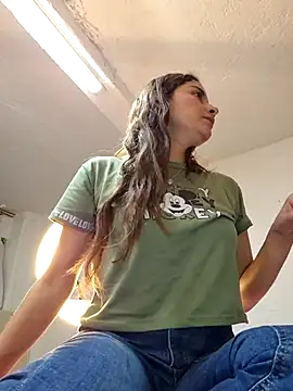 Snapshot of aytanna_torrez chatting on 10/28/25, 04:09 aytanna torrez online show from 10/28/25, 04:09