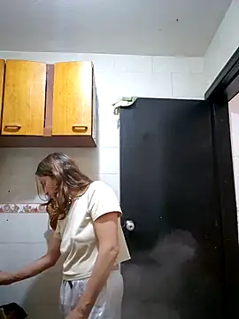 Snapshot of aytanna_torrez chatting on 11/06/25, 12:50 aytanna torrez online show from 11/06/25, 12:50