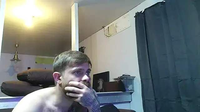 Snapshot of Bikerhot883hd chatting on 04/22/26, 04:04 Bikerhot883hd online show from 04/22/26, 04:04