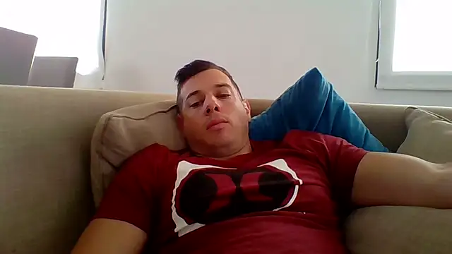 Snapshot of luca23millo90 chatting on 10/19/25, 05:46 luca23millo90 online show from 10/19/25, 05:46