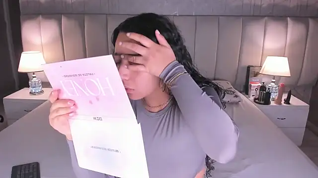 BellaSwwan online show from 12/02/25, 01:28