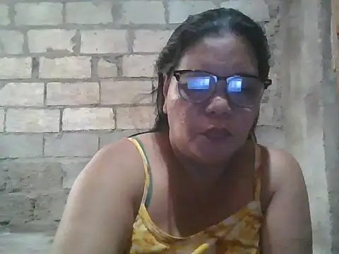 Snapshot of xxbernxxx chatting on 09/24/25, 02:04 xxbernxxx online show from 09/24/25, 02:04