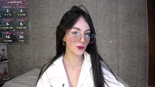 sarah saenz  online show from 09/13/25, 04:23