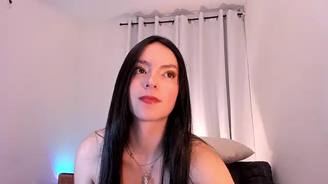 Snapshot of sarah_saenz_ chatting on 04/25/26, 08:28 sarah saenz online show from 04/25/26, 08:28