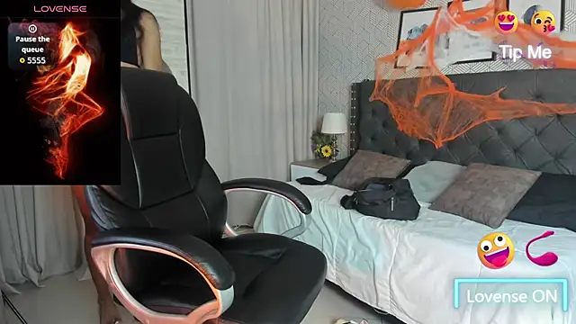 sweet  vanessa1 online show from 10/27/25, 05:00