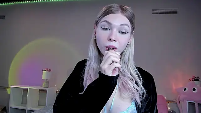 Snapshot of Blondy_Fina chatting on 03/14/26, 11:37 Blondy Fina online show from 03/14/26, 11:37