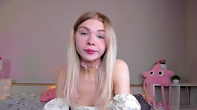 Snapshot of Blondy_Fina chatting on 03/22/26, 04:27 Blondy Fina online show from 03/22/26, 04:27