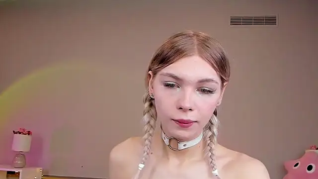 Snapshot of Blondy_Fina chatting on 04/08/26, 04:45 Blondy Fina online show from 04/08/26, 04:45