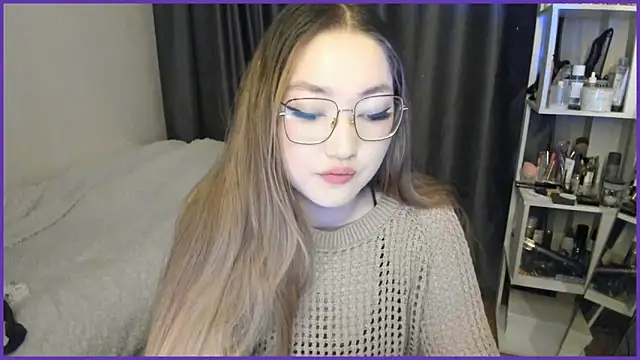 lyra x online show from 10/12/25, 12:59