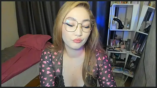 lyra x online show from 11/24/25, 10:31