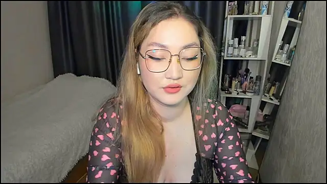 Snapshot of lyra_x chatting on 03/18/26, 05:38 lyra x online show from 03/18/26, 05:38