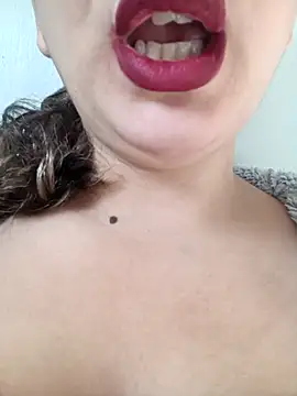 LINA-DALOUA online show from 11/28/25, 03:04