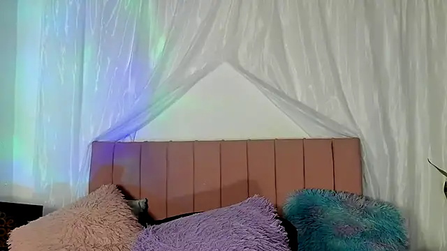 Tania xw online show from 11/19/25, 03:06