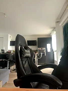 Snapshot of HATSUNE__ chatting on 09/10/25, 11:10 HATSUNE   online show from 09/10/25, 11:10