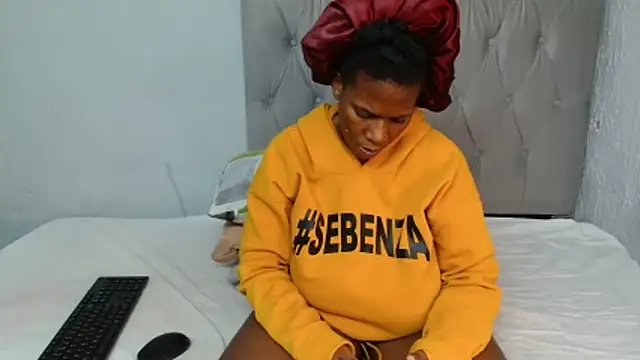 Snapshot of MelowD69 chatting on 12/14/25, 11:48 MelowD69 online show from 12/14/25, 11:48