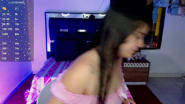 Snapshot of taniaqueen18 chatting on 09/08/25, 08:08 taniaqueen18 online show from 09/08/25, 08:08