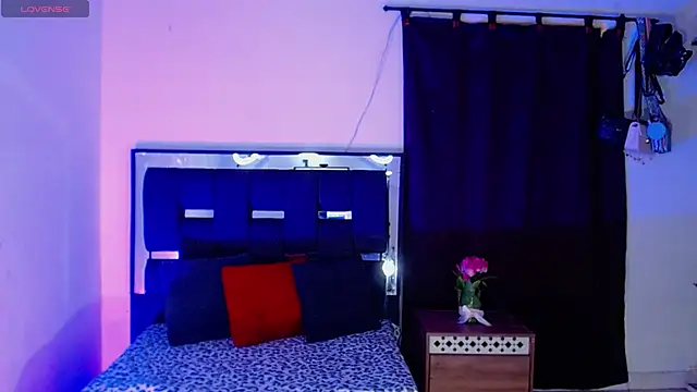 Snapshot of taniaqueen18 chatting on 10/06/25, 09:01 taniaqueen18 online show from 10/06/25, 09:01