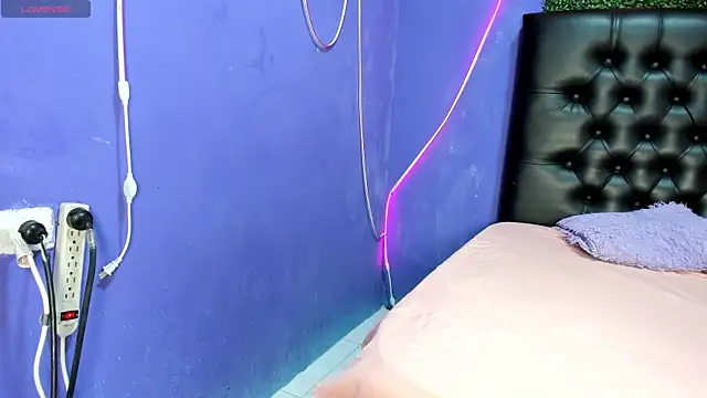 Snapshot of Laurahot_69 chatting on 10/30/25, 02:18 Laurahot 69 online show from 10/30/25, 02:18