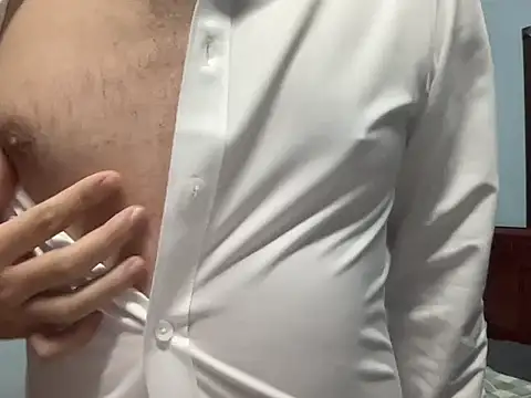 Snapshot of lahungdj12 chatting on 11/04/25, 01:21 lahungdj12 online show from 11/04/25, 01:21