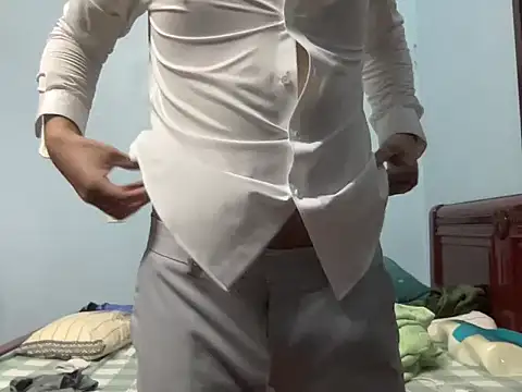 Snapshot of lahungdj12 chatting on 11/10/25, 04:44 lahungdj12 online show from 11/10/25, 04:44