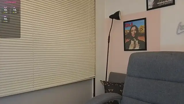 Snapshot of SujannaVarma_ chatting on 10/28/25, 12:36 SujannaVarma online show from 10/28/25, 12:36