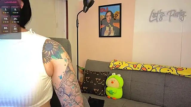 Snapshot of SujannaVarma_ chatting on 11/26/25, 10:55 SujannaVarma online show from 11/26/25, 10:55